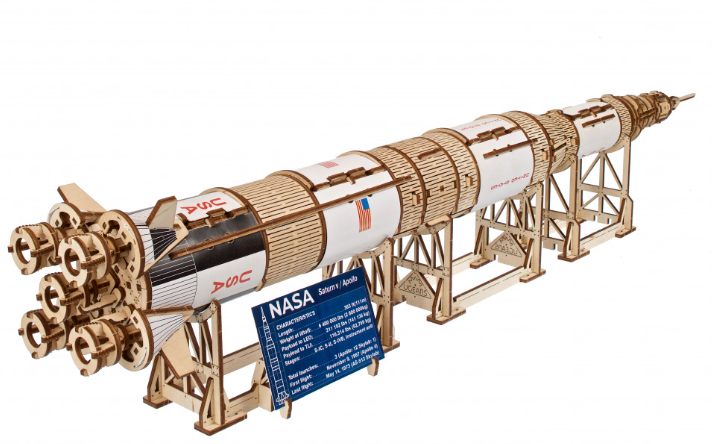 NASA Saturn V model kit (копія)